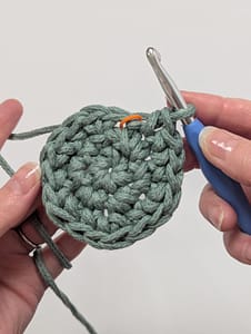 3 rounds of single crochet stitches